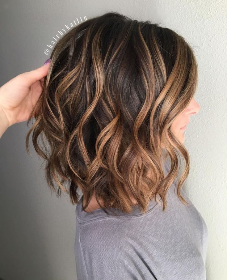 (+180 photos) Shatush sur cheveux foncés de longueur moyenne