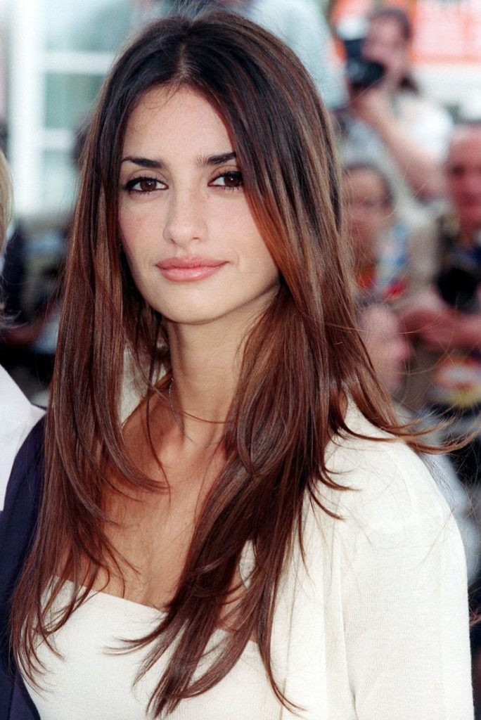 Coupe de cheveux en cascade pour cheveux longs
