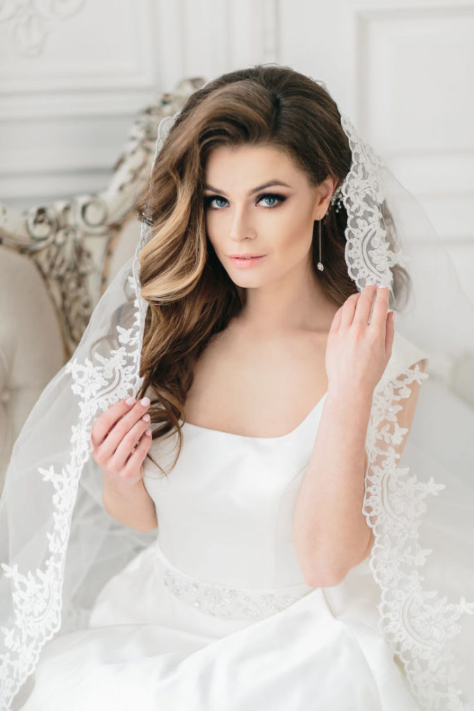 (+240 photos) Coiffures de mariage pour cheveux longs avec un voile