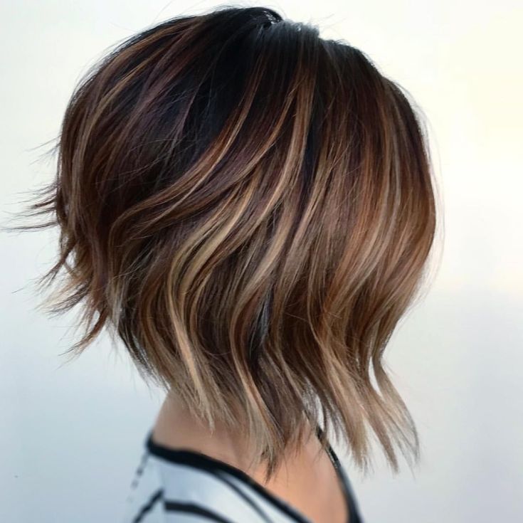 (+125 photos) Coupe de cheveux Shatush pour cheveux courts foncés