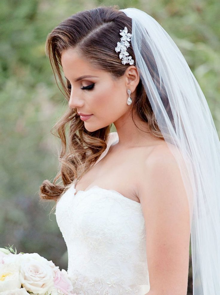 (+240 photos) Coiffures de mariage pour cheveux longs avec un voile