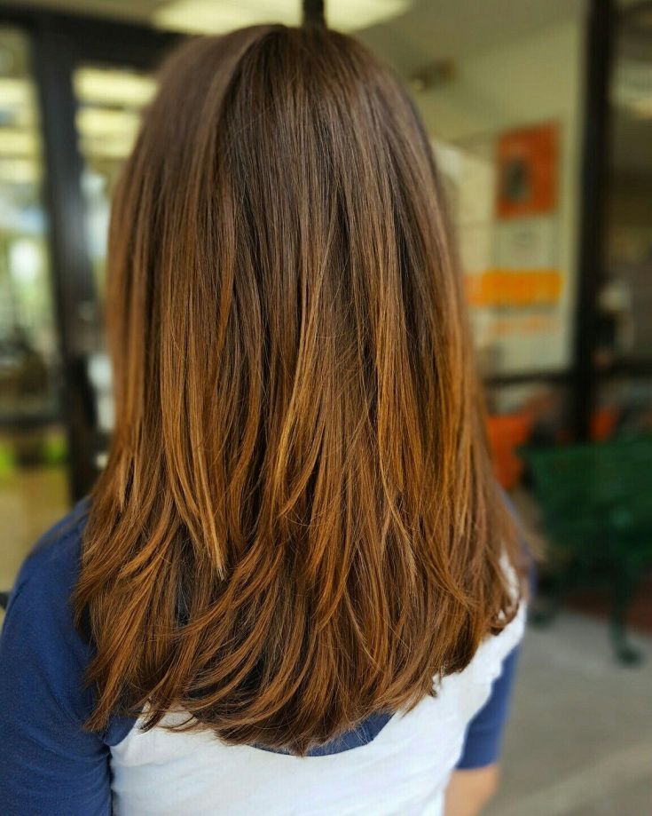 Coupe de cheveux en cascade pour cheveux longs
