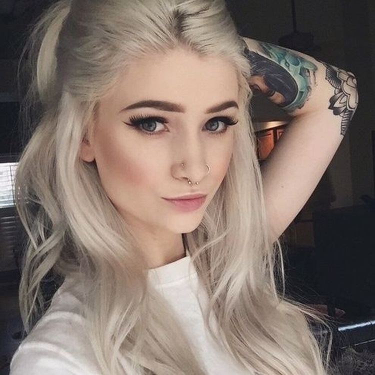 Nuances de blond à la mode : comment choisir sa couleur et ne pas se tromper