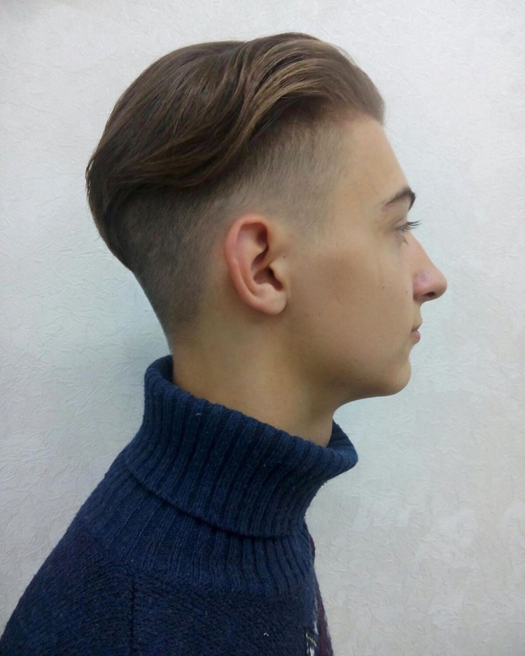 Coupes de cheveux modèles à faire soi-même pour garçons avec une machine à écrire à la maison