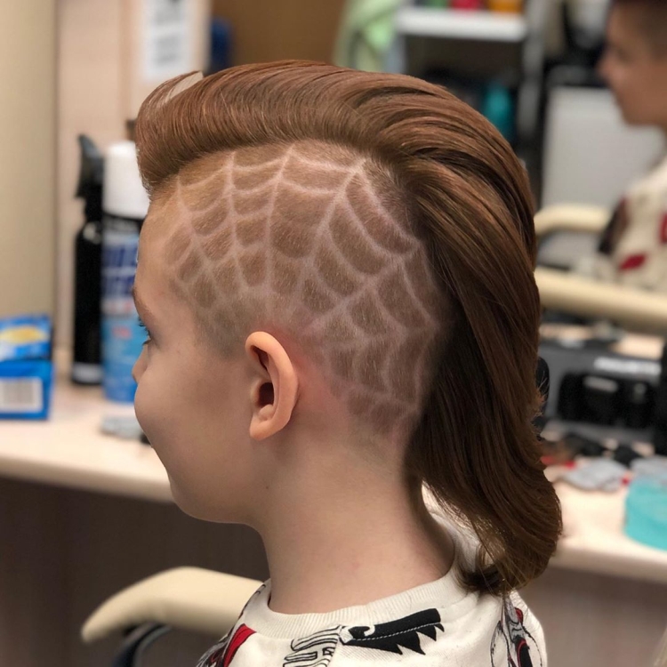 Coupes de cheveux modèles à faire soi-même pour garçons avec une machine à écrire à la maison
