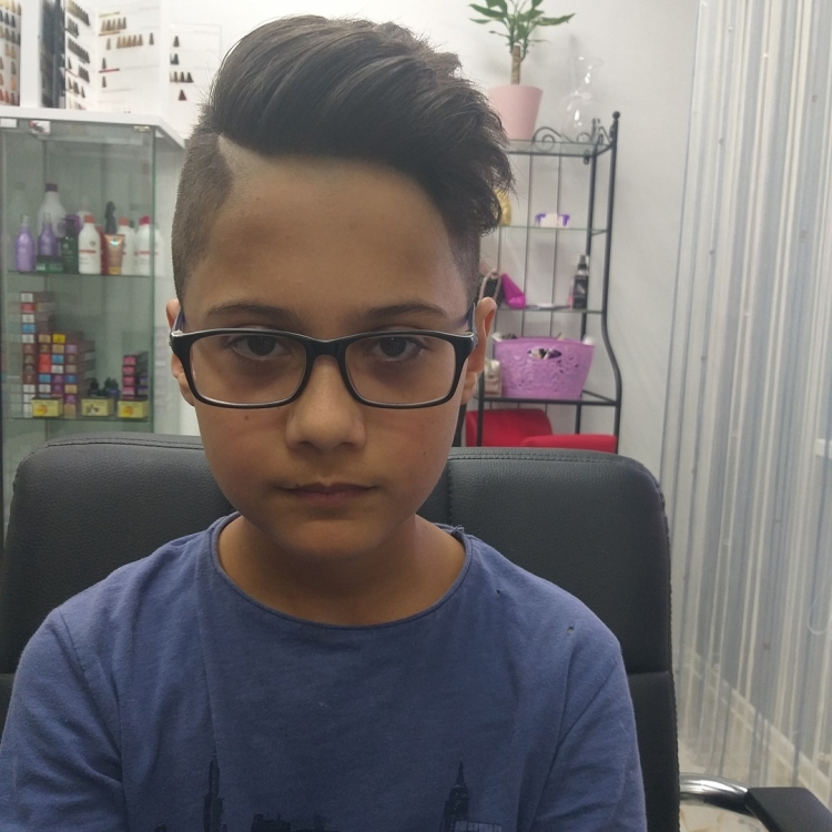 Coupes de cheveux modèles à faire soi-même pour garçons avec une machine à écrire à la maison