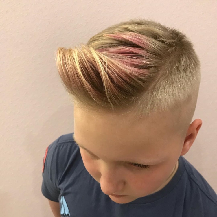 Coupes de cheveux modèles à faire soi-même pour garçons avec une machine à écrire à la maison