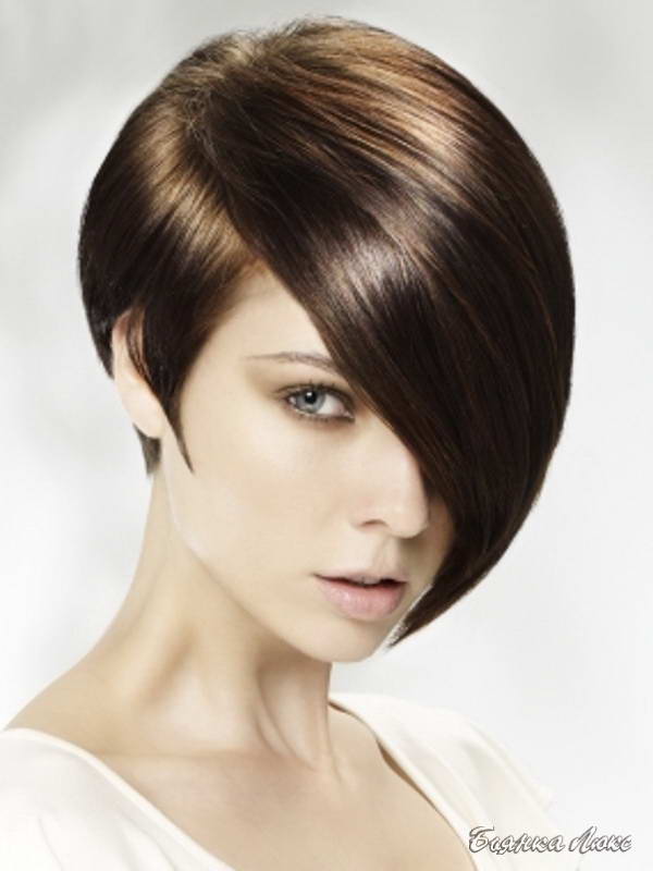 Coupes de cheveux à la mode et très courtes pour les femmes