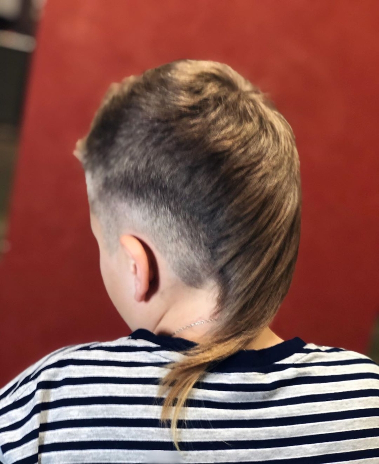 Coupes de cheveux modèles à faire soi-même pour garçons avec une machine à écrire à la maison