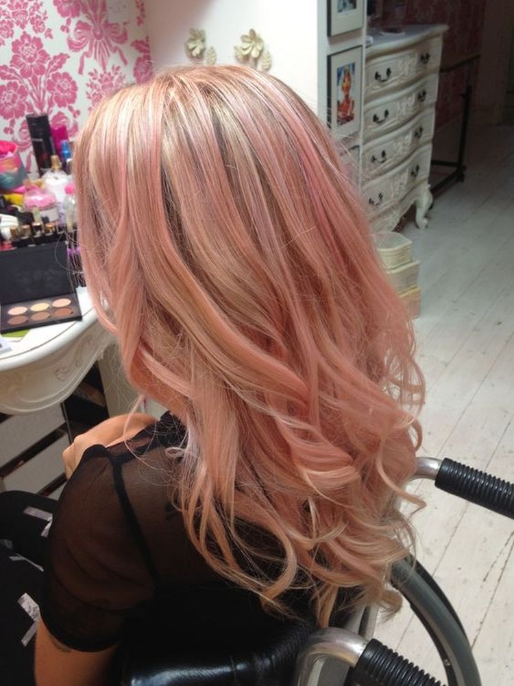 Nuances de blond à la mode : comment choisir sa couleur et ne pas se tromper
