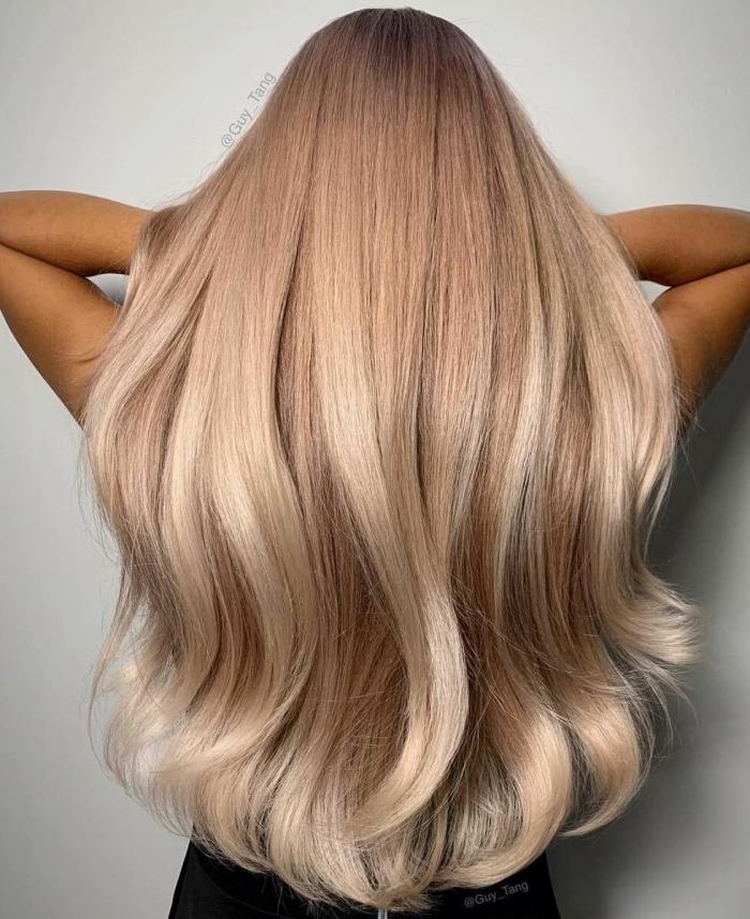 Nuances de blond à la mode : comment choisir sa couleur et ne pas se tromper
