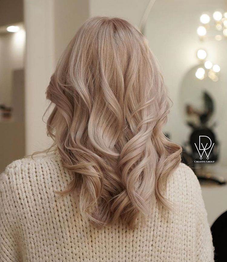 Nuances de blond à la mode : comment choisir sa couleur et ne pas se tromper