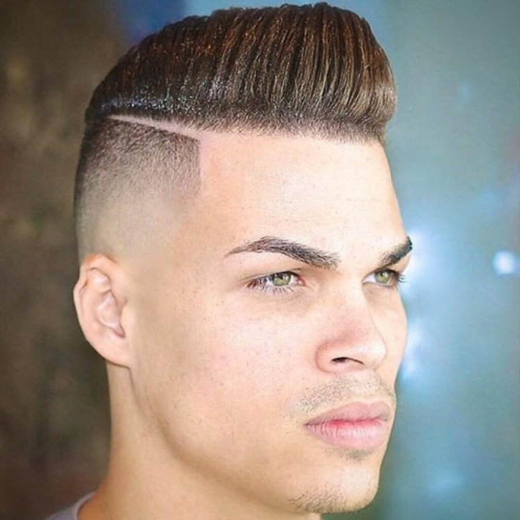 Coupes de cheveux pour hommes aux tempes rasées avec noms et exemples
