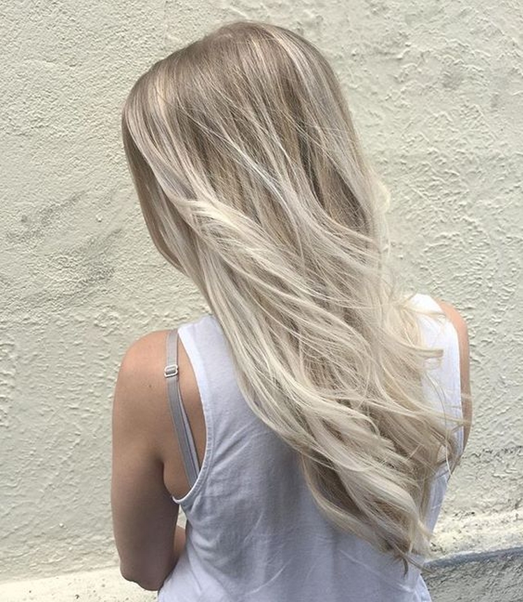 Nuances de blond à la mode : comment choisir sa couleur et ne pas se tromper