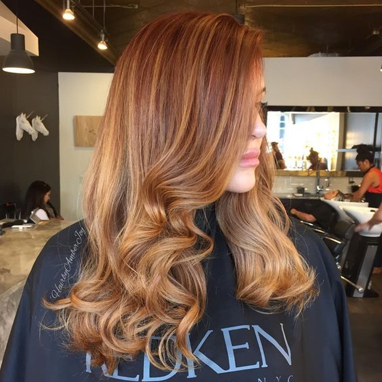 Nuances de blond à la mode : comment choisir sa couleur et ne pas se tromper