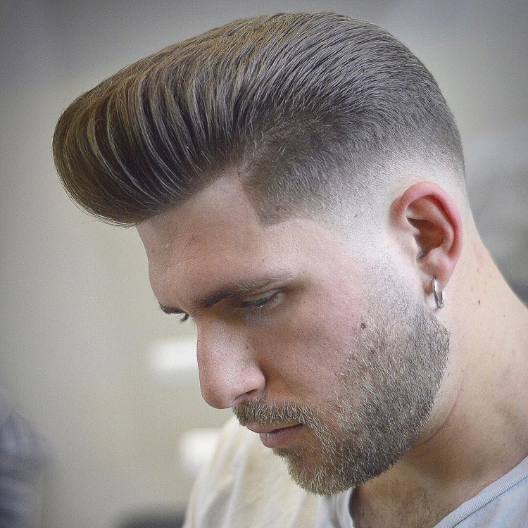 Coupes de cheveux pour hommes aux tempes rasées avec noms et exemples