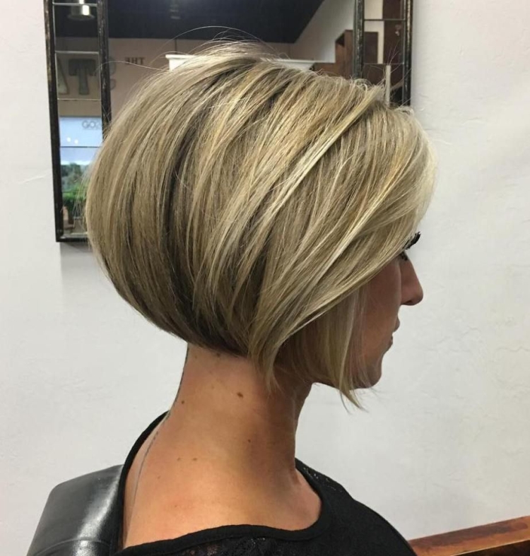 Coupes de cheveux parfaites pour les cheveux fins pour créer du volume