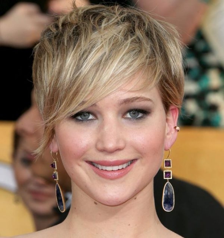 Coupes de cheveux à la mode et très courtes pour les femmes
