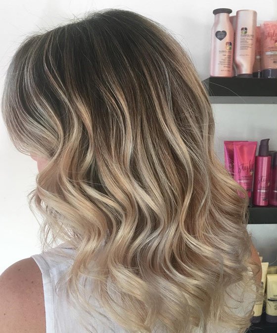 Comment se teindre les cheveux en blond cendré à la maison