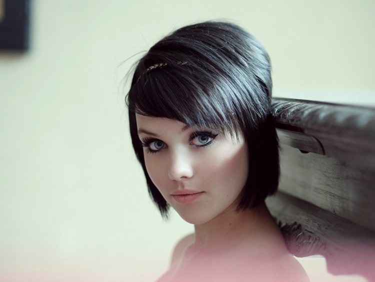 Coloration à la mode sur les coupes de cheveux bob pour cheveux foncés et clairs