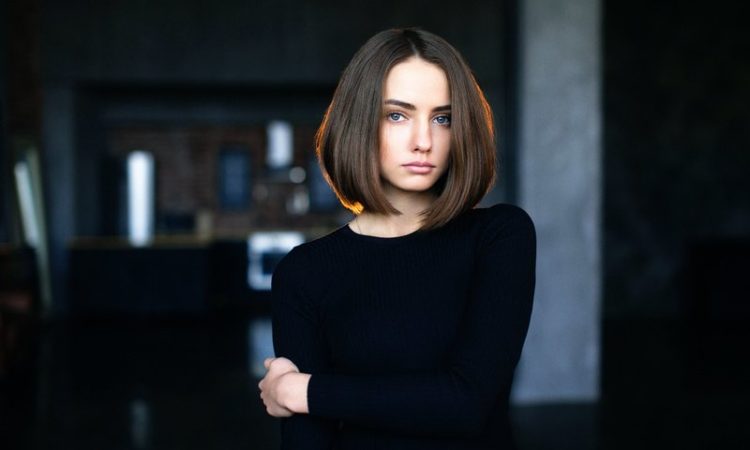Coloration à la mode sur les coupes de cheveux bob pour cheveux foncés et clairs