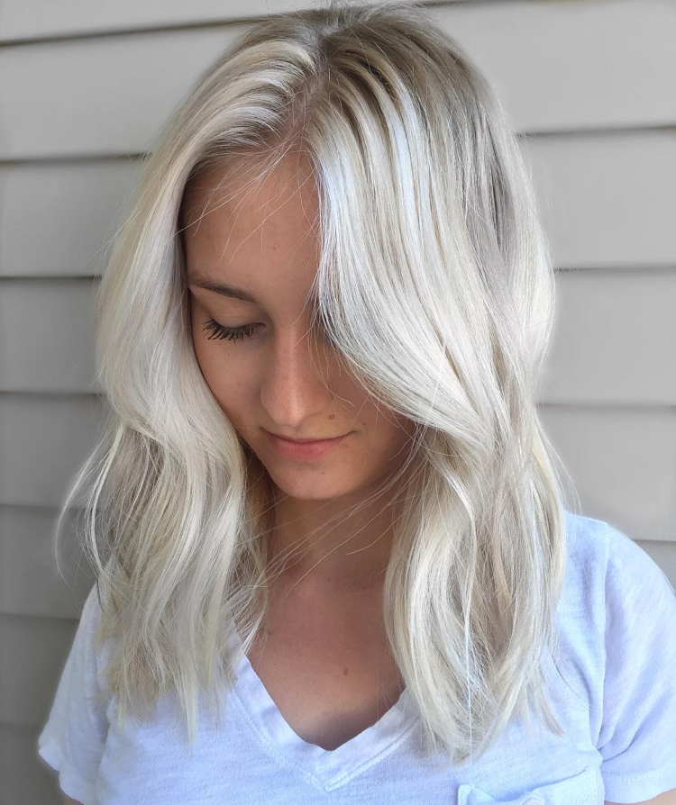 Nuances de blond à la mode : comment choisir sa couleur et ne pas se tromper