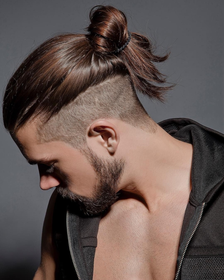 Coupes de cheveux pour hommes aux tempes rasées avec noms et exemples