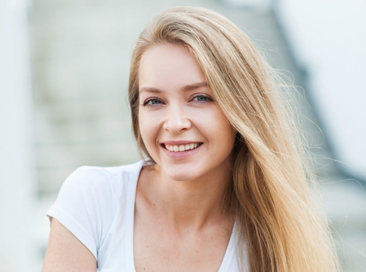 Nuances de blond à la mode : comment choisir sa couleur et ne pas se tromper