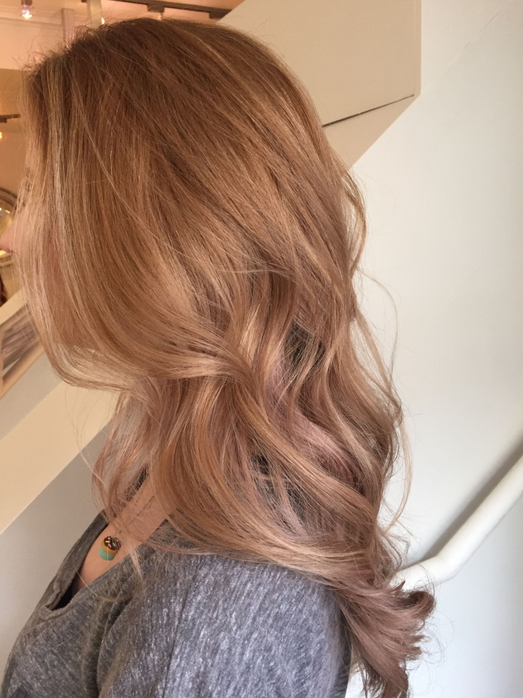 Nuances de blond à la mode : comment choisir sa couleur et ne pas se tromper