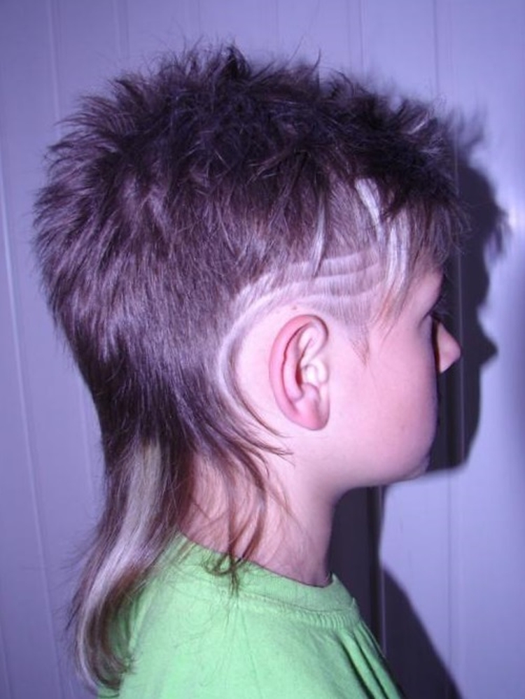 Coupes de cheveux modèles à faire soi-même pour garçons avec une machine à écrire à la maison