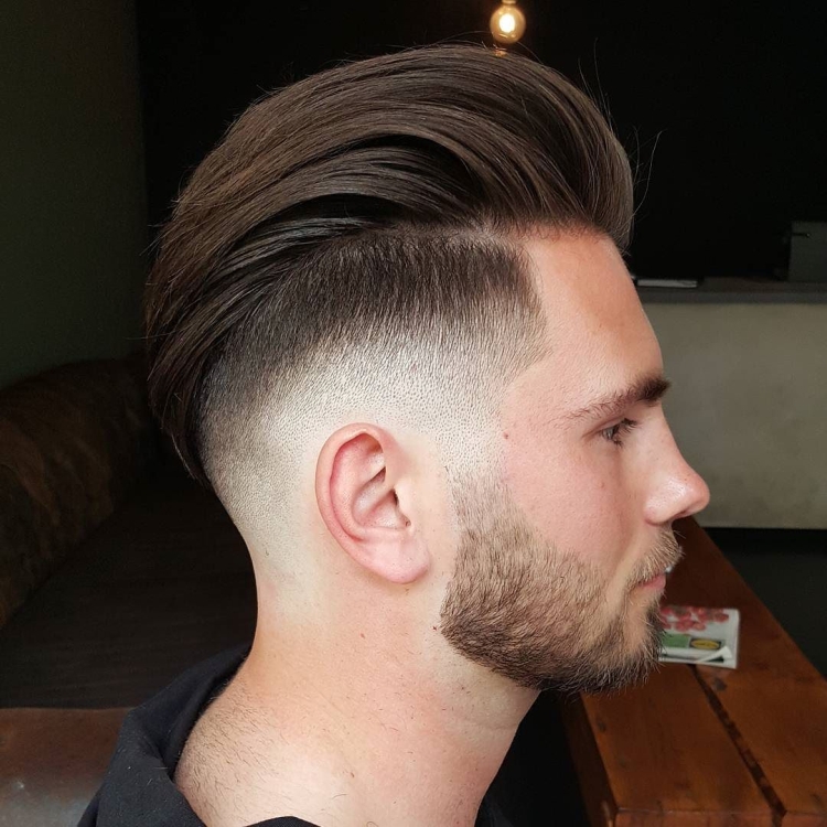 Coupes de cheveux pour hommes aux tempes rasées avec noms et exemples