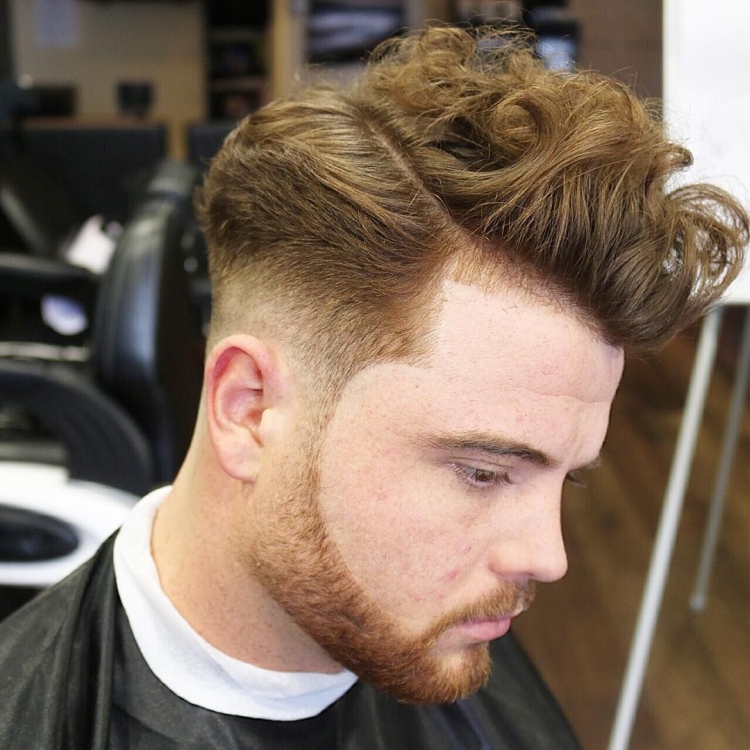 Coupes de cheveux pour hommes aux tempes rasées avec noms et exemples