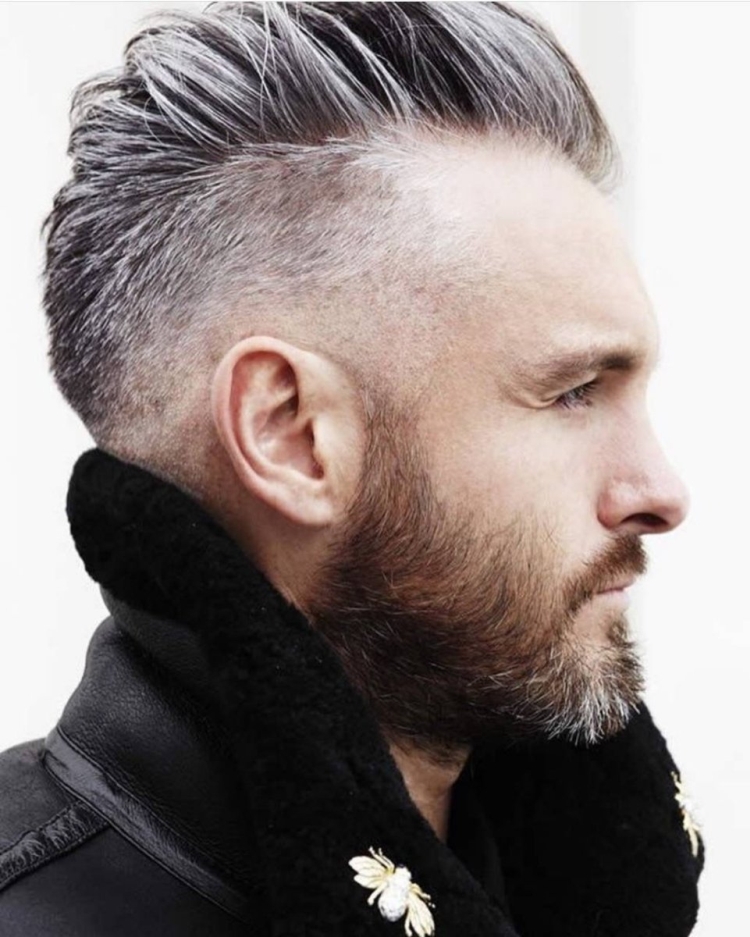 Coupes de cheveux pour hommes aux tempes rasées avec noms et exemples