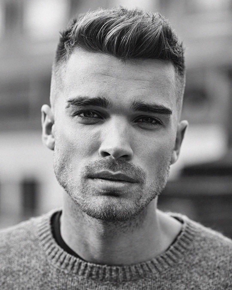 Coupes de cheveux pour hommes aux tempes rasées avec noms et exemples