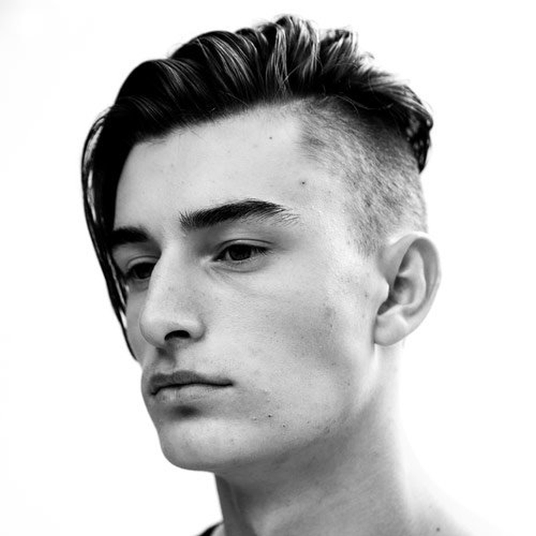 Coupes de cheveux pour hommes aux tempes rasées avec noms et exemples