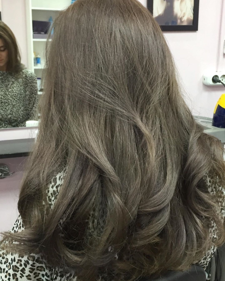 Comment se teindre les cheveux en blond cendré à la maison