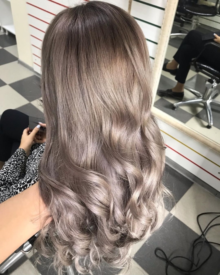 Comment se teindre les cheveux en blond cendré à la maison
