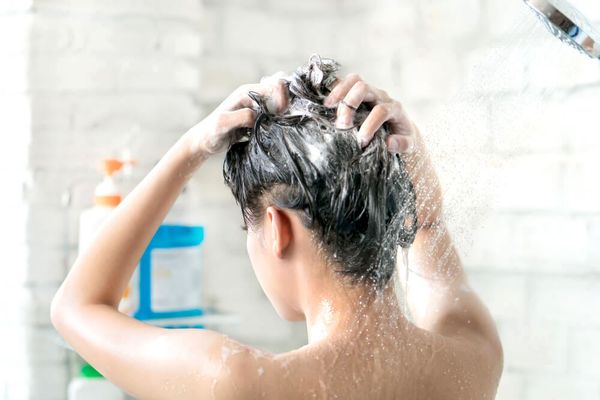 Quel henné choisir et comment bien teindre ses cheveux