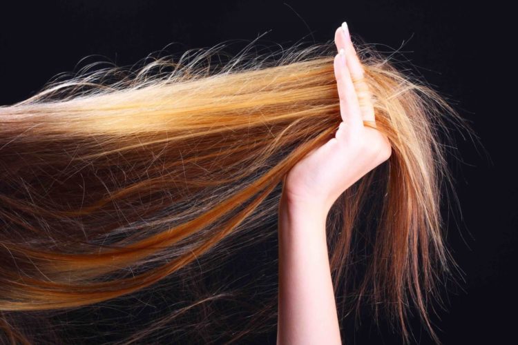 Méthodes pour restaurer les cheveux fins et fins à la maison et au salon