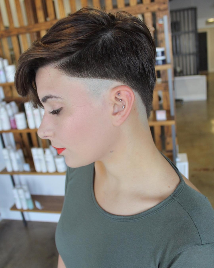 Coupes de cheveux pour femmes aux tempes rasées