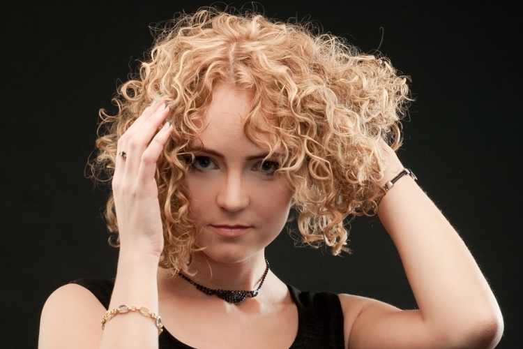 Boucles pour cheveux courts