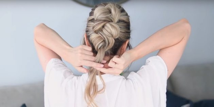 Coiffures hautes pour cheveux longs