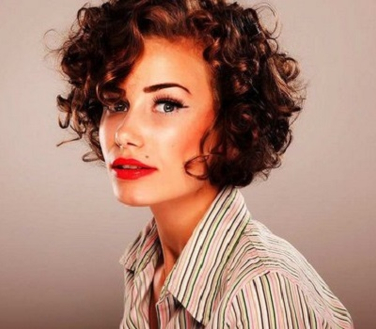 Boucles pour cheveux courts