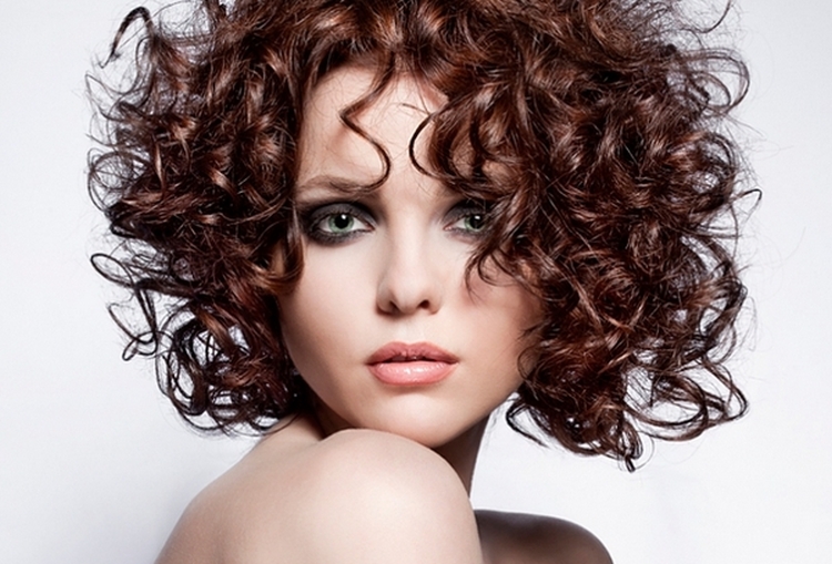 Boucles pour cheveux courts