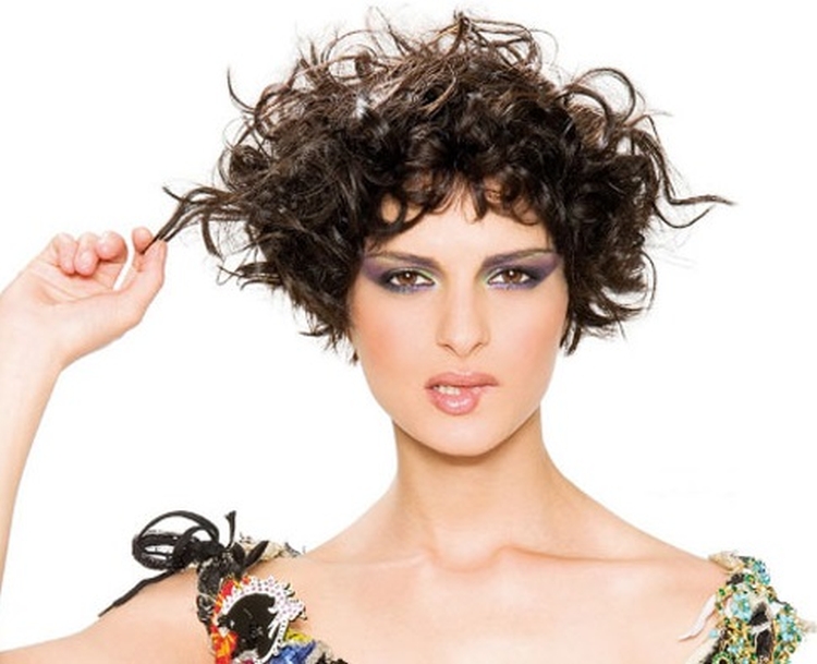 Boucles pour cheveux courts