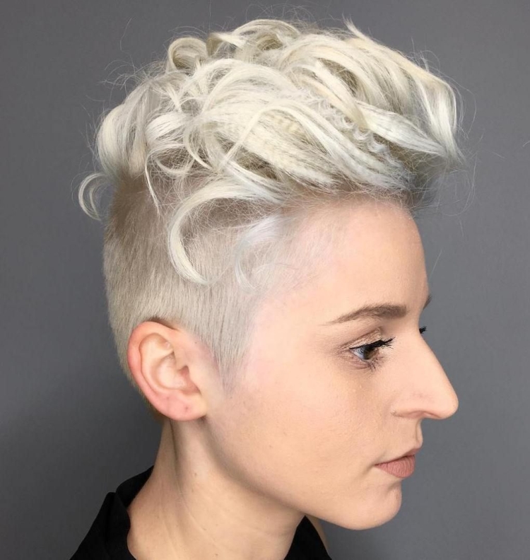 Coupes de cheveux pour femmes aux tempes rasées
