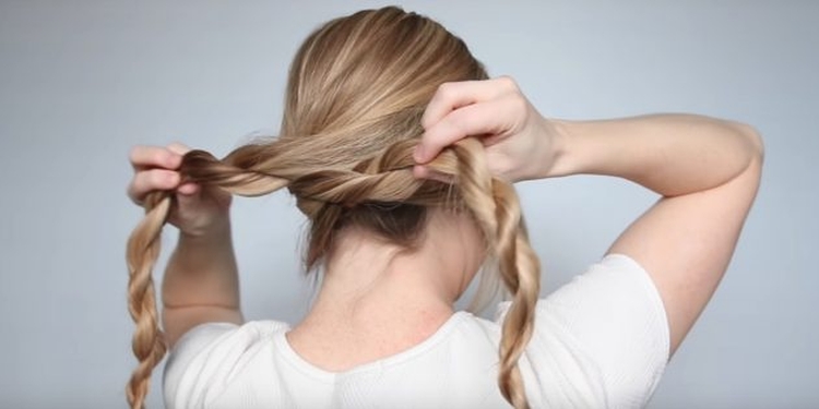 Coiffures hautes pour cheveux longs