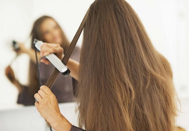 Lissage des cheveux à la kératine