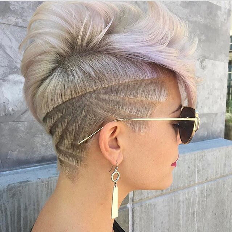 Coupes de cheveux pour femmes aux tempes rasées