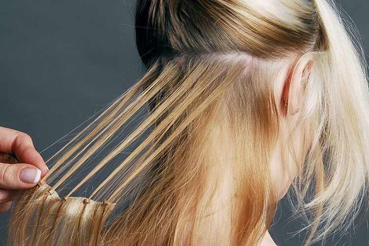 Lissage des cheveux à la kératine
